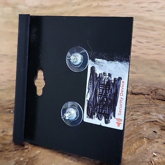 NWT Simply Vera Wang Earrings - Picture 2 of 2